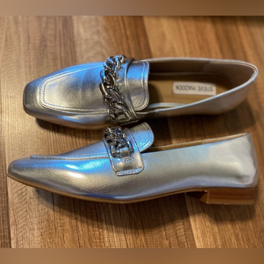 Steve Madden Slip On Rilynn Chain Loafer Silver Leather Women Size 7.5 NWOT